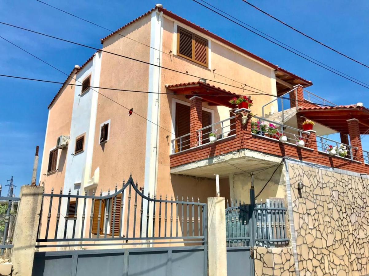 Vila Arlind Hotel Vlorë Exterior foto